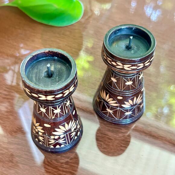 Vintage Hand-Carved Indian Wood Candle Holders – Pair with Floral Inlay Design - Picture 11 of 11